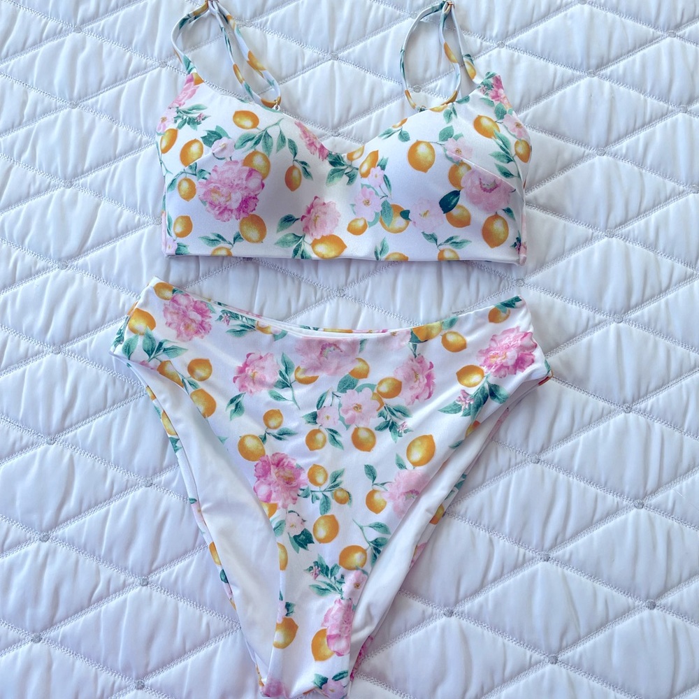 🍋VICTORIA’S SECRET🍋 LEMON BIKINI SET SMALL